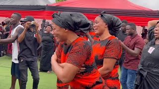 Kumawood Actress Borga Silvia & Her Twin Sister can't stop crying as they bury Sisters.