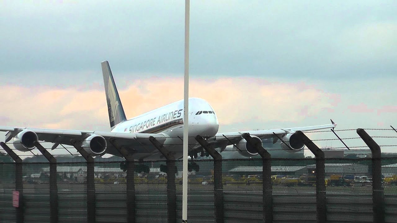 Singapore Airlines | A380 | Landing at Heathrow - YouTube