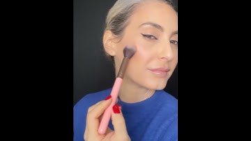 Red Lip - MAC Ruby Woo