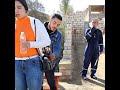 بنت ظنت ان عامل النظافه خاد فلوسها شوف عملت فيه ايه بنت ظنت ان عامل النظافه خاد فلوسها شوف عملت فيه ايه