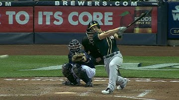 OAK@MIL: Smolinski breaks up Anderson