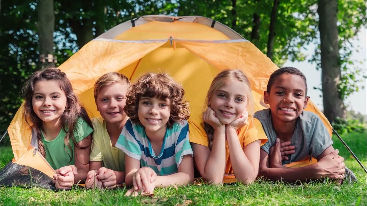 Кемпинг с детьми. Поход с детьми на природу. Детский лагерь сток. The camp are for children. Кемпинг с детьми.