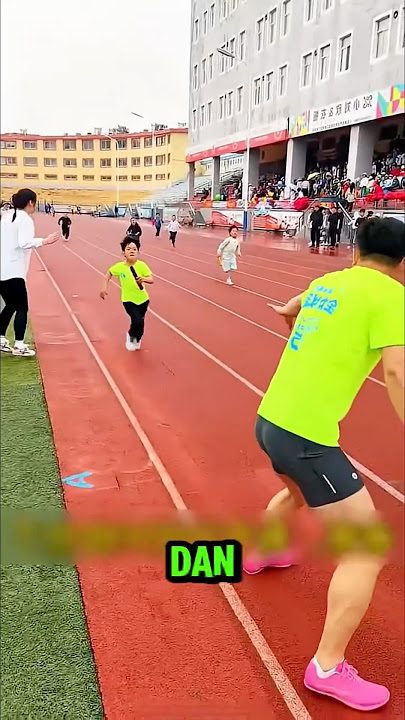 LOMBA LARI ESTAFET ANAK DAN AYAH DISEKOLAH❗️#videoviral #keren #lari