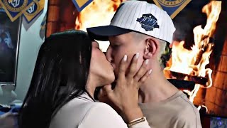 Thumbnail for CRIS VALENCIA Y KARINA SE BESAN EN DIRECTO 😳🤭 | WestCOL