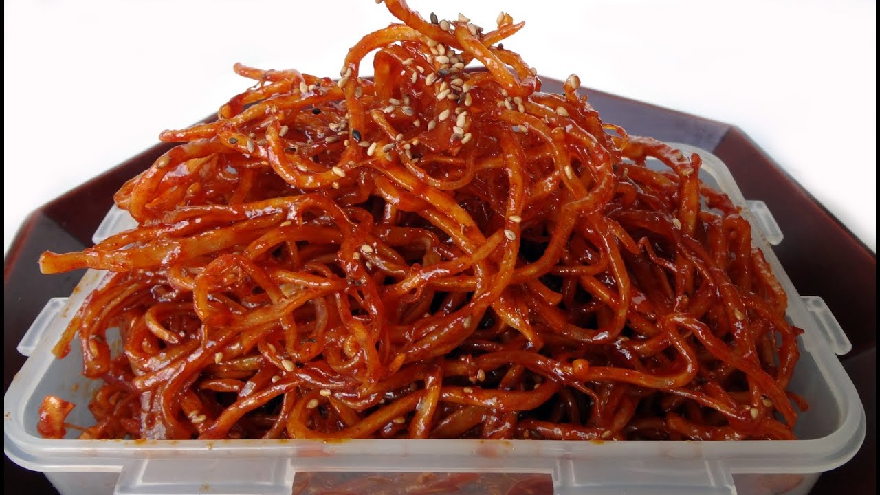 Seasoned dried shredded squid (ojingeochae muchim: )