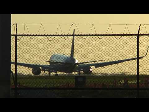 American Airlines Boeing 767-300 with Winglets Landing Chicago O' Hare | RWY 28 |