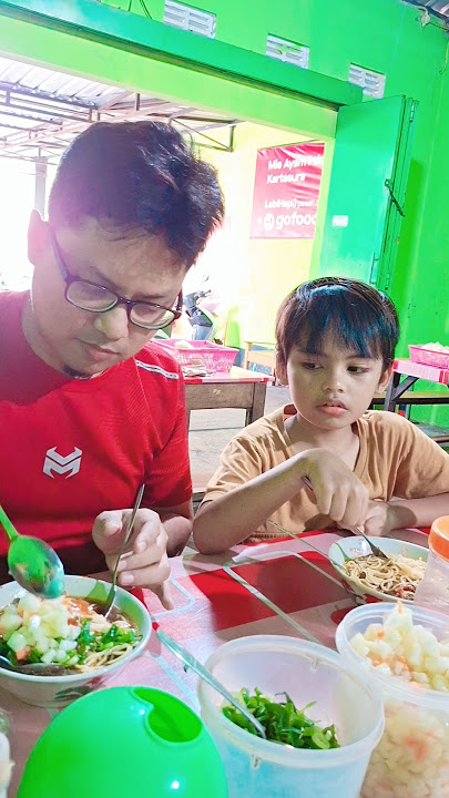 Download lagu Enjoying lunch #shorts #viral #trending #youtubeshorts #short #shortvideo #ytshorts