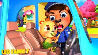 Policeman keeps everyone safe👮‍♀️ - Safety Tips + Baby Lion Try To Catch The Theif  | Leo Family 🎤🎶