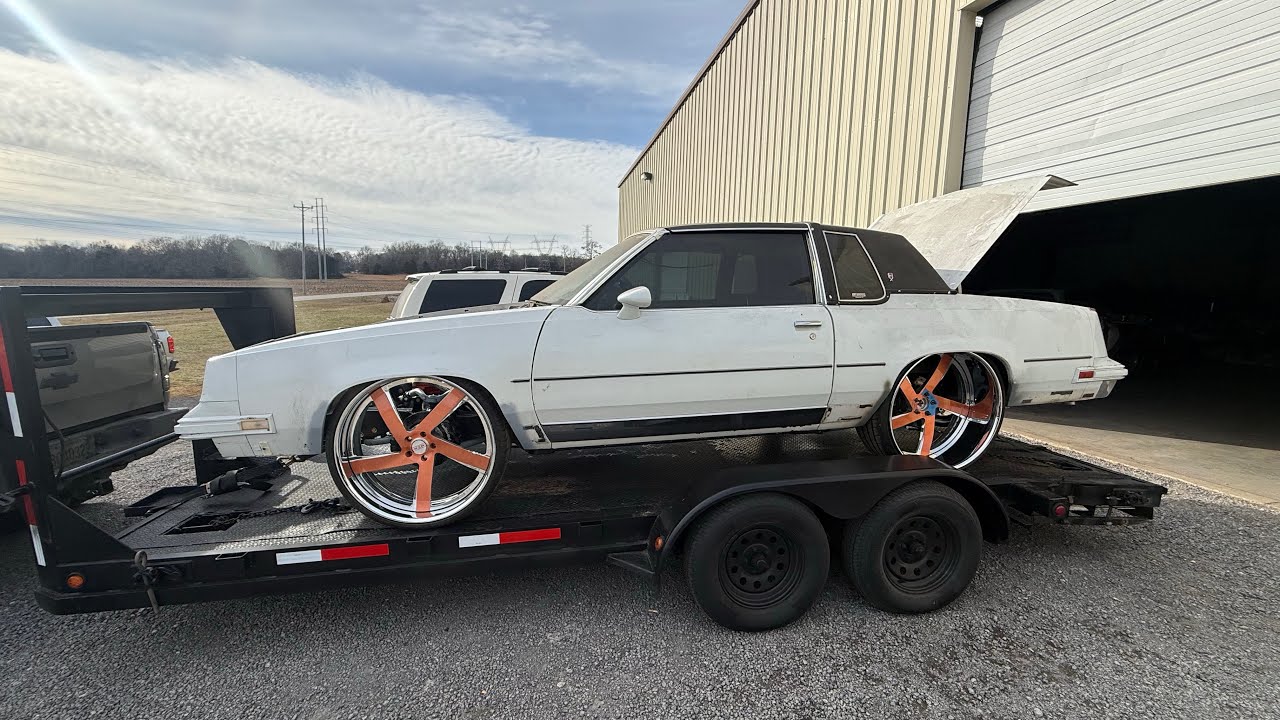 T-T-образный Cutlass отправляется на покраску и кузовной ремонт.