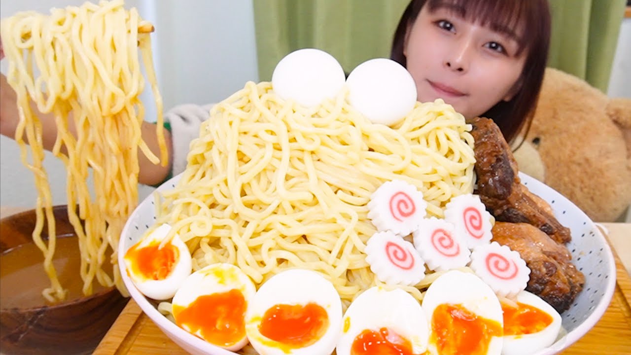 Devouring a Mountain of Ramen!【Gluttony / MUKBANG】 - YouTube