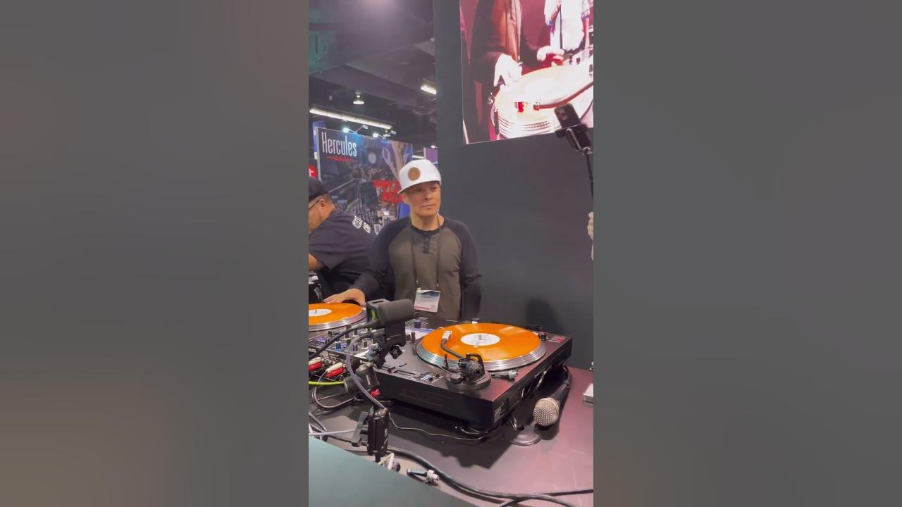 DJ Scratch Vinyl vs Cassette tape! 👀 #shorts (via @thudrumble)