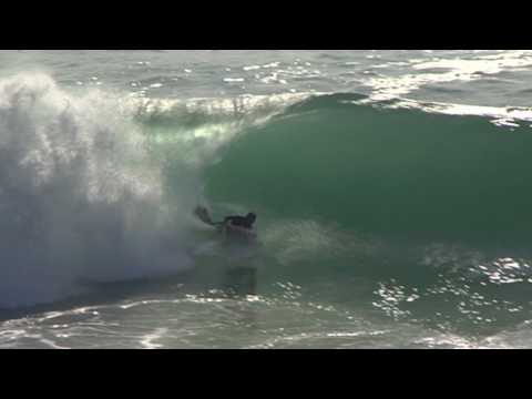 Big waves shorebreak bodyboarding cote sauvage Qui...