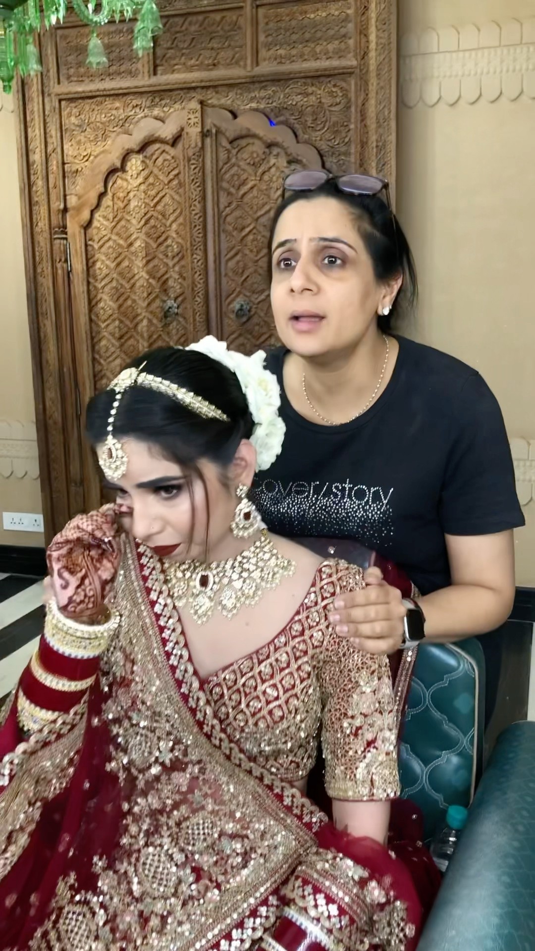 The bride didn’t like her Nath, but luckily we managed to arrange one for her ❤️ Parul Garg