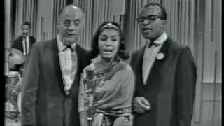 Rare oldies video with dave lambert , jon hendricks & yolanda bavan !
the group formed in 1957 and recorded their first album sing a song of
basie for paramo...