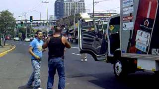 pelea en zaragoza camion de santa cruz vs camion de extintores