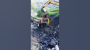 Mud and stone separator, professional equipment for screening wet and sticky materials.