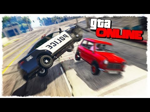 Видео: САМЫЕ ГЛУПЫЕ АВАРИИ С ПОЛИЦИЕЙ В GTA ONLINE!!!