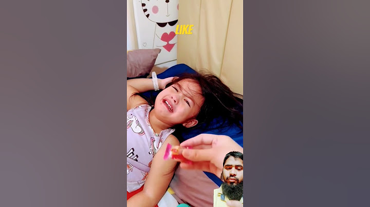 Toddler stops crying when she receives cash