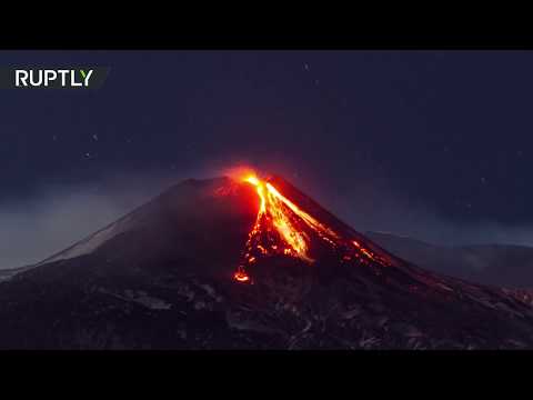 Mount Etna, Italy’s highest volcano,  erupts (TIMELAPSE)
