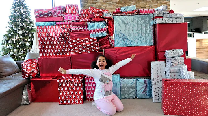 Christmas Morning Tiana And Family Opening Present...