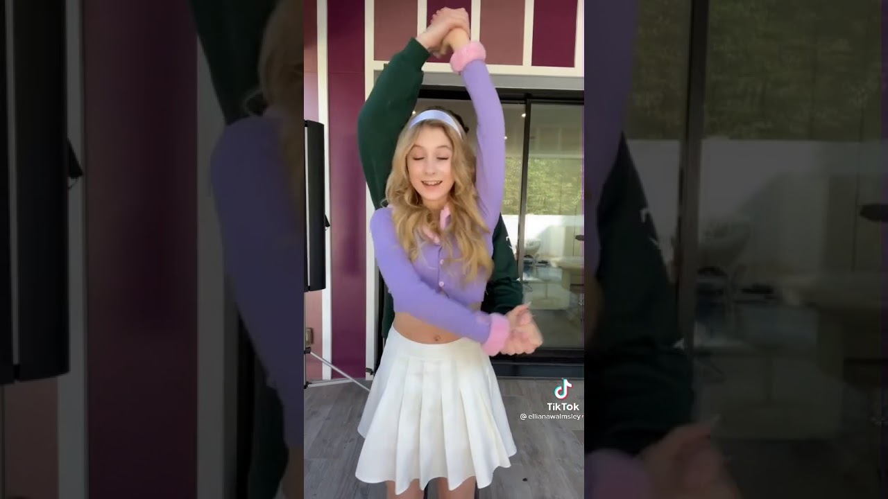 Elliana Walmsley and Jentzen Ramirez almost kiss!!!!! - YouTube