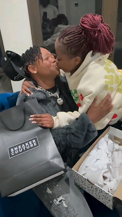 Ghost Hlubi went too much for the kiss 💋😫