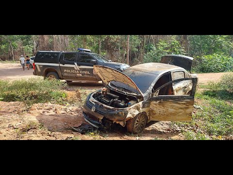 CARRO E ENCONTRADO SUBMERSO NO RIO PARADO. HÁ SUSPEITA DE QUE HAJA VITIMA NO INTERIOR