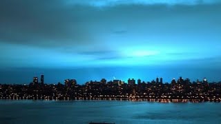 إشعاعات زرقاء مخيفة في سماء نيويورك منذ يومين