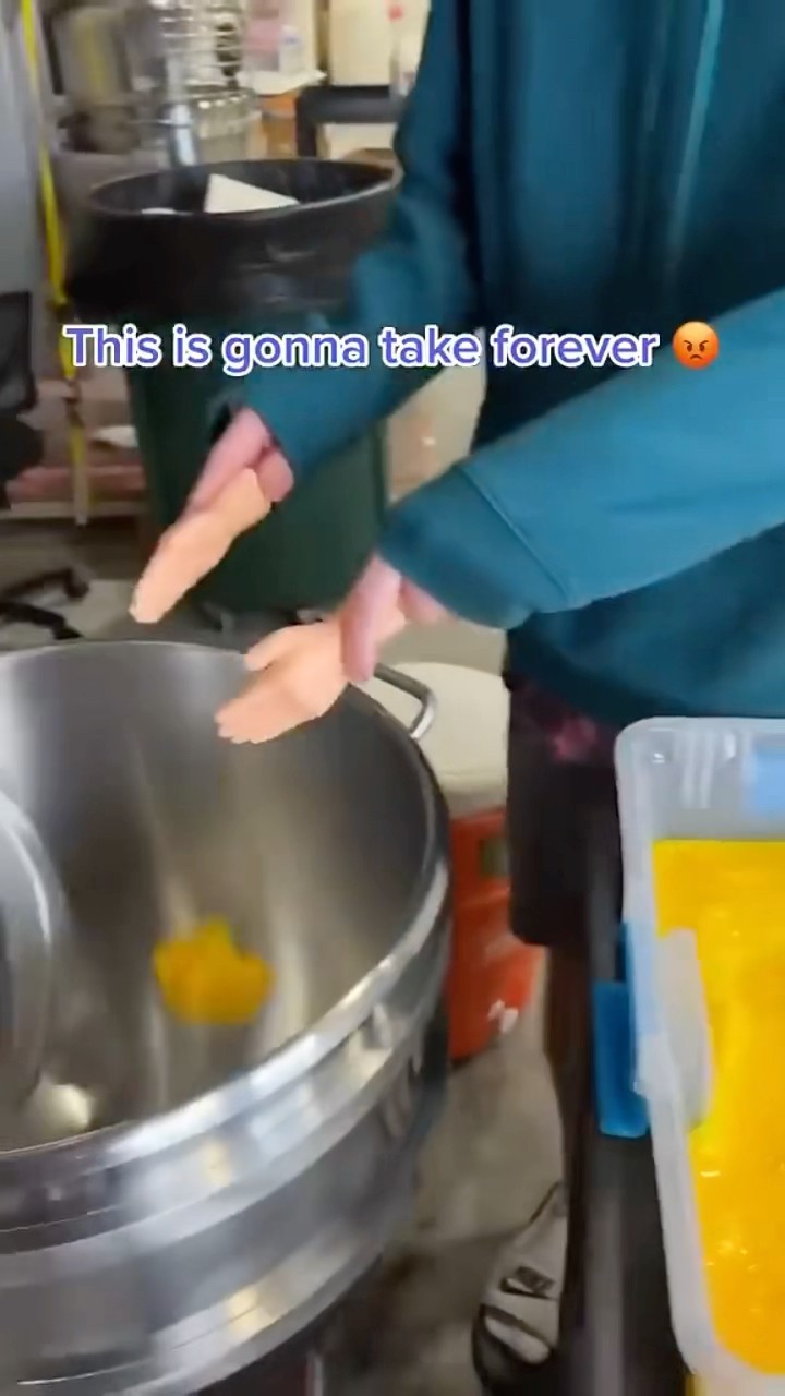 Making Slime with Tiny Hands ??