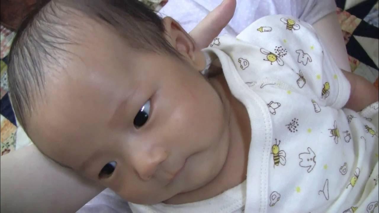 新生児 笑顔の後うんちをきばる顔がかわいい おもしろ映像 生後１ヶ月の赤ちゃん Newborn Baby Be Pissed Off Laugh After That Youtube