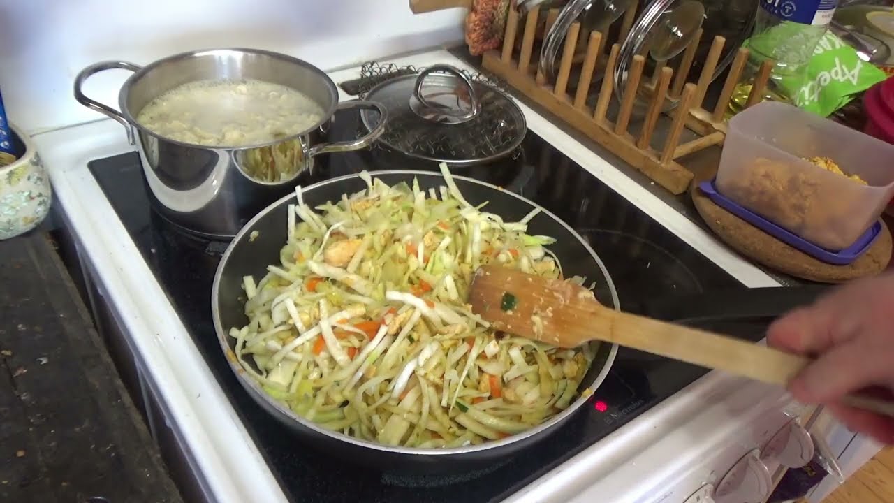 Broileri-nuudeli-kasviswokki