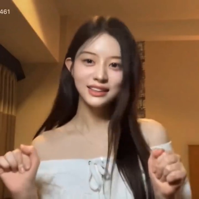 Minju dubbing Wonhee's voice 💀 #ILLIT #wonhee #minju #shorts