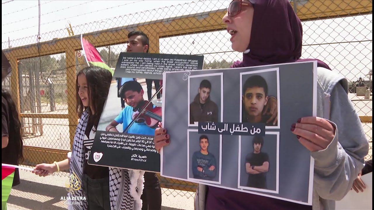 يزعم النشطاء أن مئات الأطفال الفلسطينيين المعتقلين تعرضوا للتعذيب.