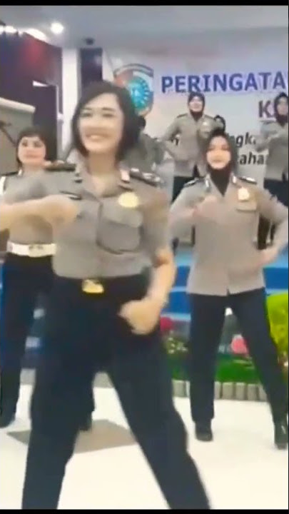 Ketika Polwan Cantik Berjoget, Kelar Sudah Gandenganmu #shorts