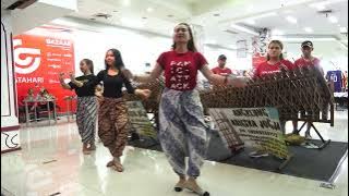 SATU RASA CINTA - COVER ANGKLUNG ARIESKA JOGJA - GEDOENG MERAH MALIOBORO YOGYA