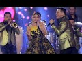 Natalia Jiménez y Banda MS cantando QUE BUENO ES TENERTE en los Premios de la Radio 2021