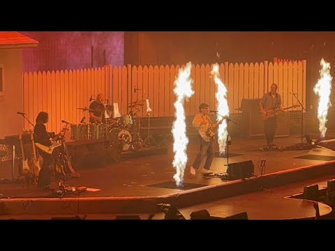 Weezer “Hash Pipe” @Golden 1 Center, Sacramento 9/8/26