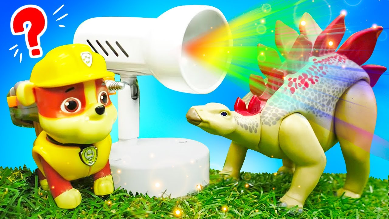 La Pat Patrouille en jouets lib?�re les dinosaures! Histoires de jouets pour enfants.