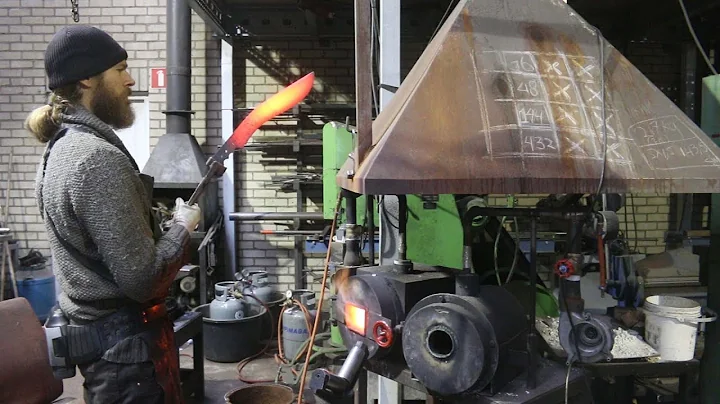 Forging a pattern welded Khukuri knife, part 1, fo...