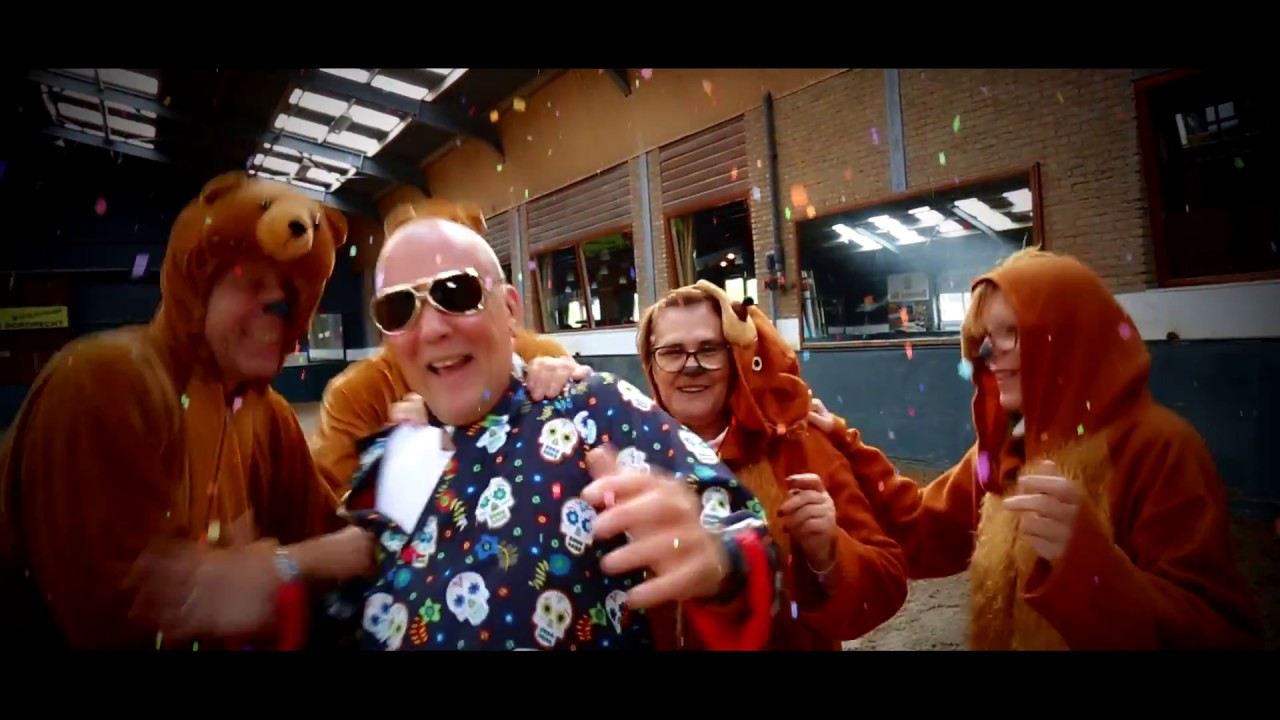 Zanger Jack en de beren - Ja je leeft maar 1 keer - YouTube