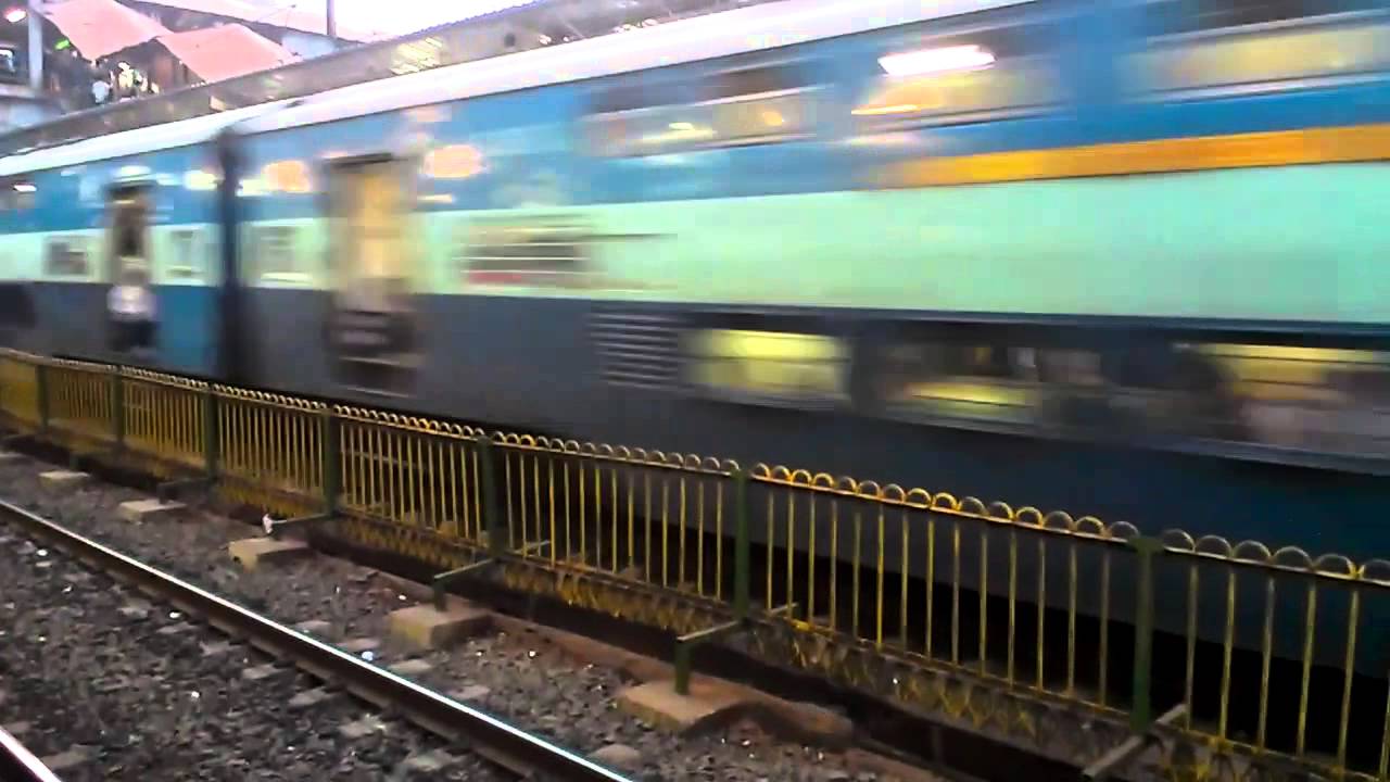 Flying Rani Express Set 12921 BCT ST Flying Rani Express at Dadar... - YouTube