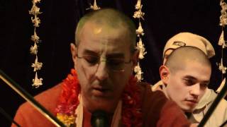 Niranjana Swami - evening kirtan 1/3 - Kiev