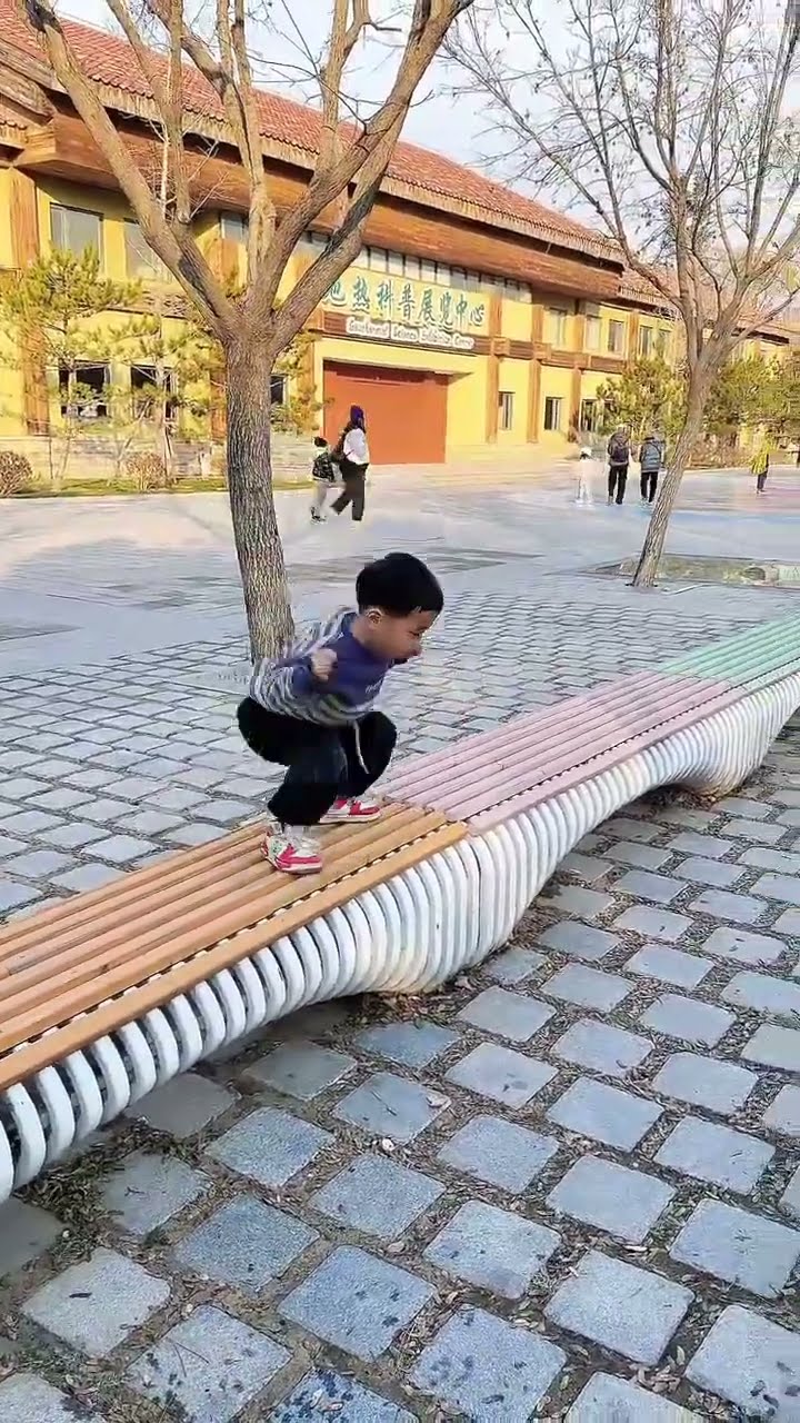 爸爸带娃果然不一样，测试儿子的反应能力！#Cute baby#Cute#呆萌小米宝#聪明宝宝#萌娃#整蛊#测试