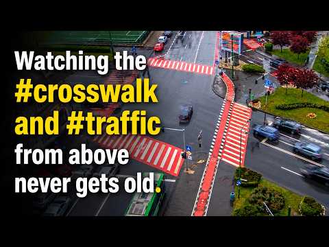 Watching the #crosswalk and #traffic from above never gets old. // 🚦
