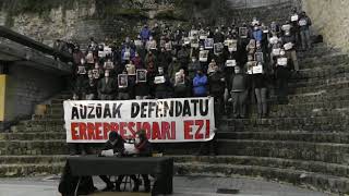 Parte Zaharreko Gazte Asanbladak salatu du Polizia gogor oldartu zela auzoko hainbat gazteren aurka