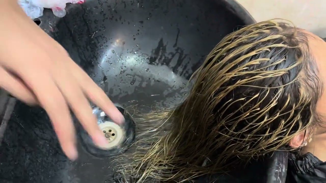 Ash gold highlights | hair streaking | highlights on verging hairs