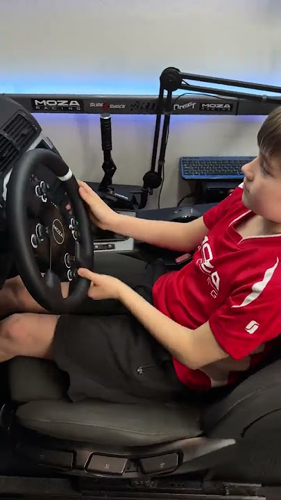 MOZA gear powers your drive to master every corner, anytime, anywhere.📸: @e46sim