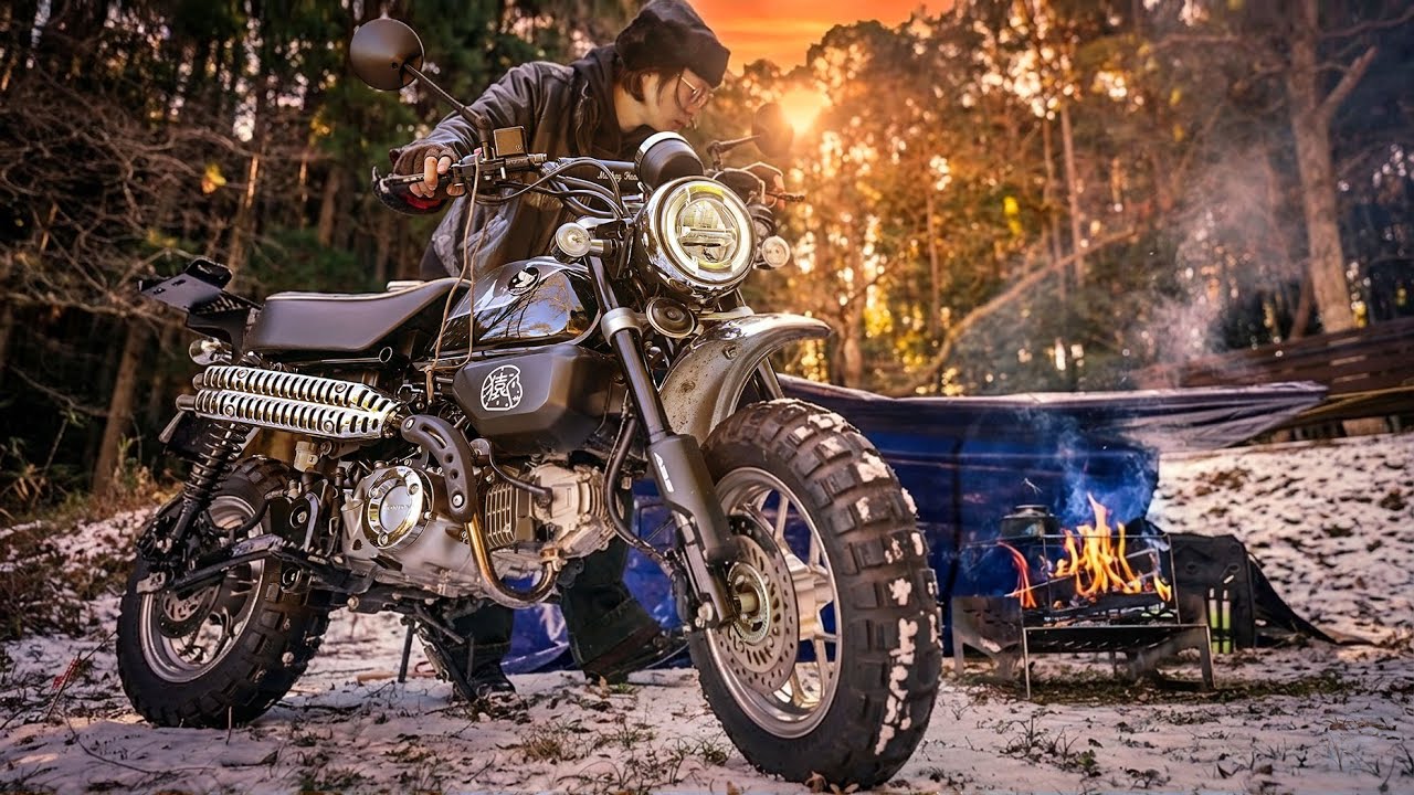 Зимний соло-кемпинг на Monkey 125: Выживание без палатки в снегах (ASMR)