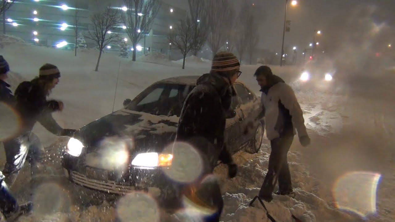 Insane Blizzard - Helping Stuck Drivers