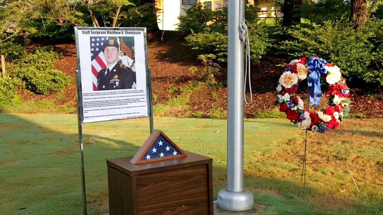 Flag-lowering ceremony for U.S. Staff Sgt. Matthew V. Thompson cuisinart 雪糕機